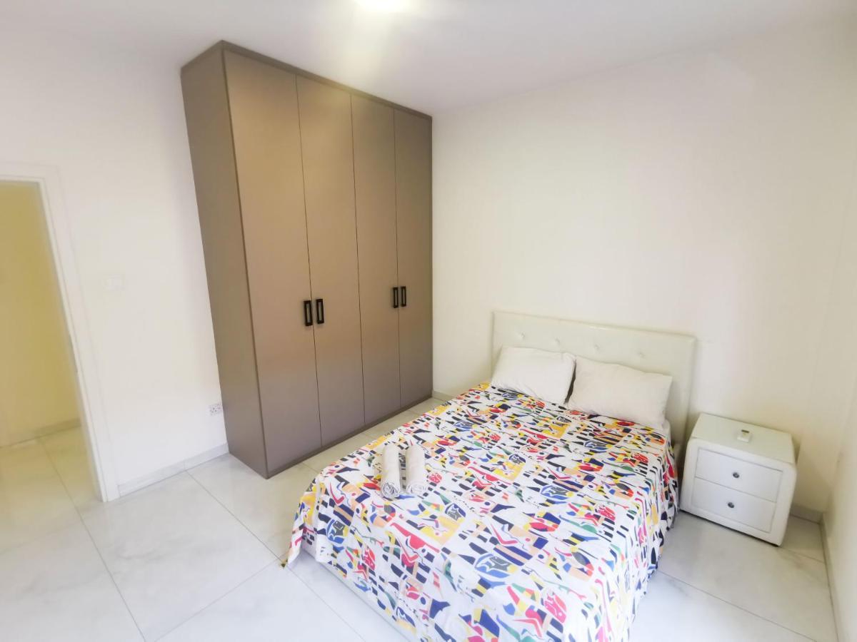 לרנקה The White Pearl Apartment מראה חיצוני תמונה